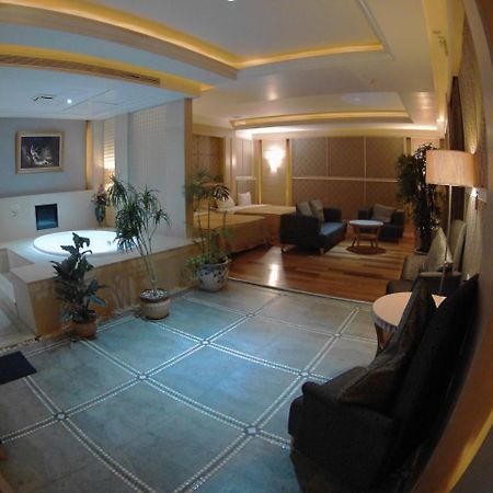 Changsing Business Motel Тайнань Экстерьер фото