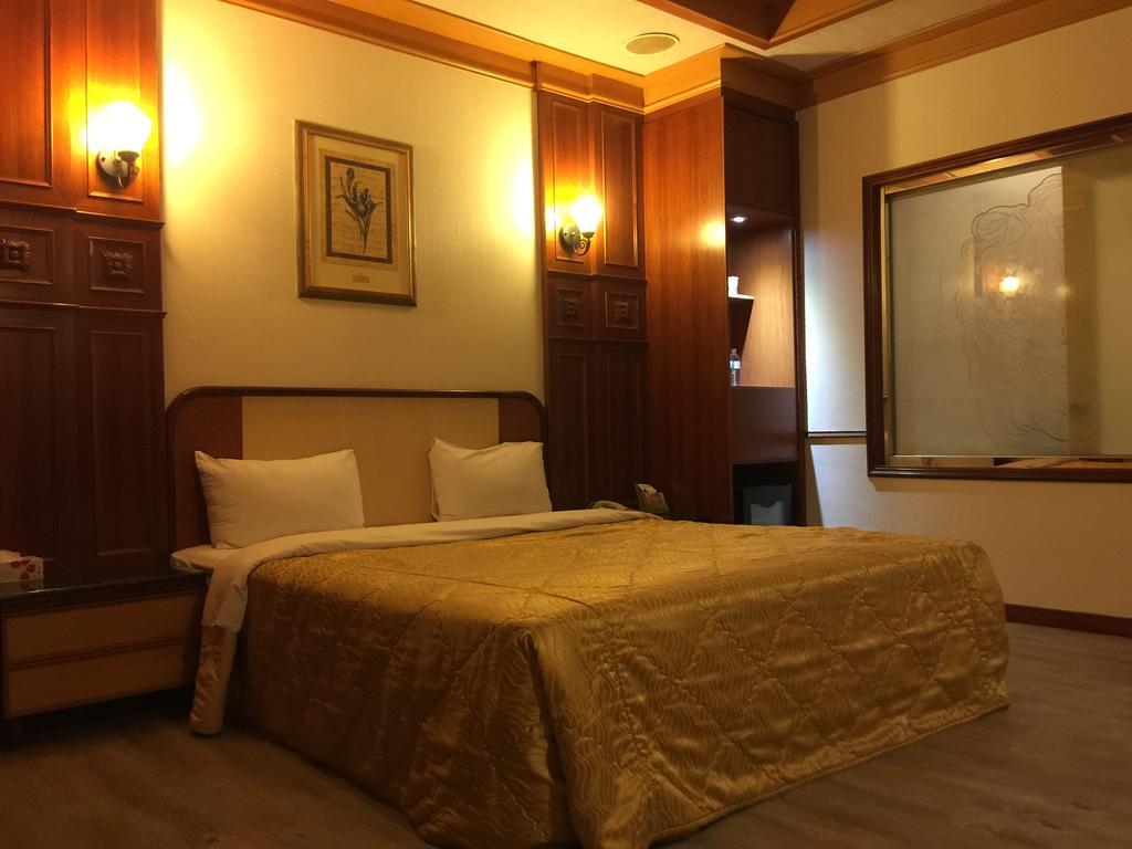 Changsing Business Motel Тайнань Экстерьер фото