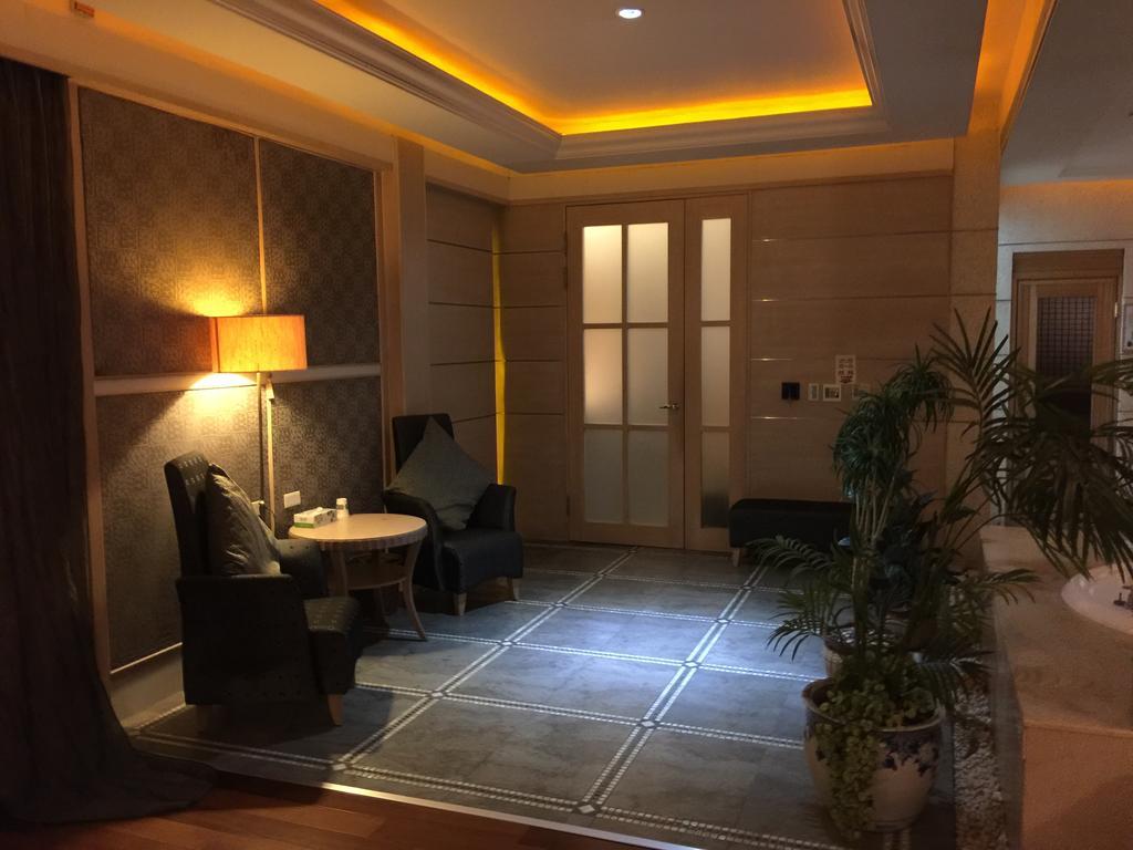 Changsing Business Motel Тайнань Экстерьер фото
