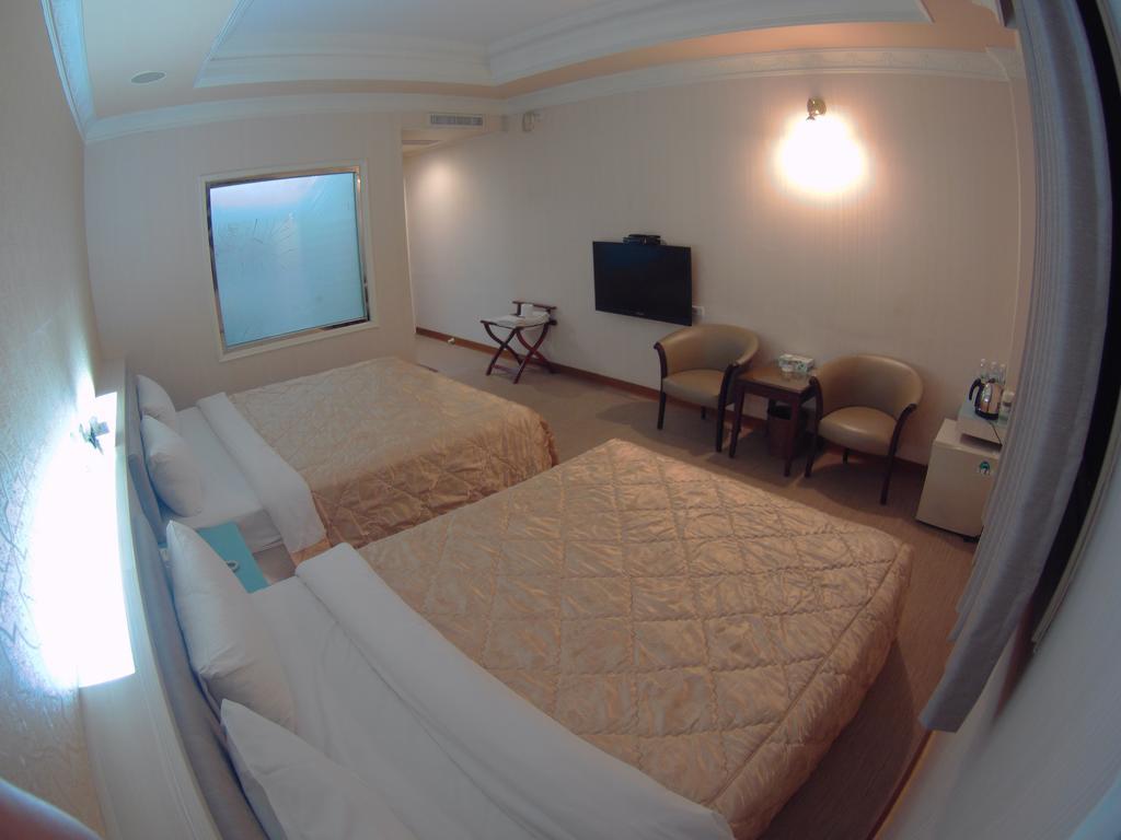 Changsing Business Motel Тайнань Экстерьер фото