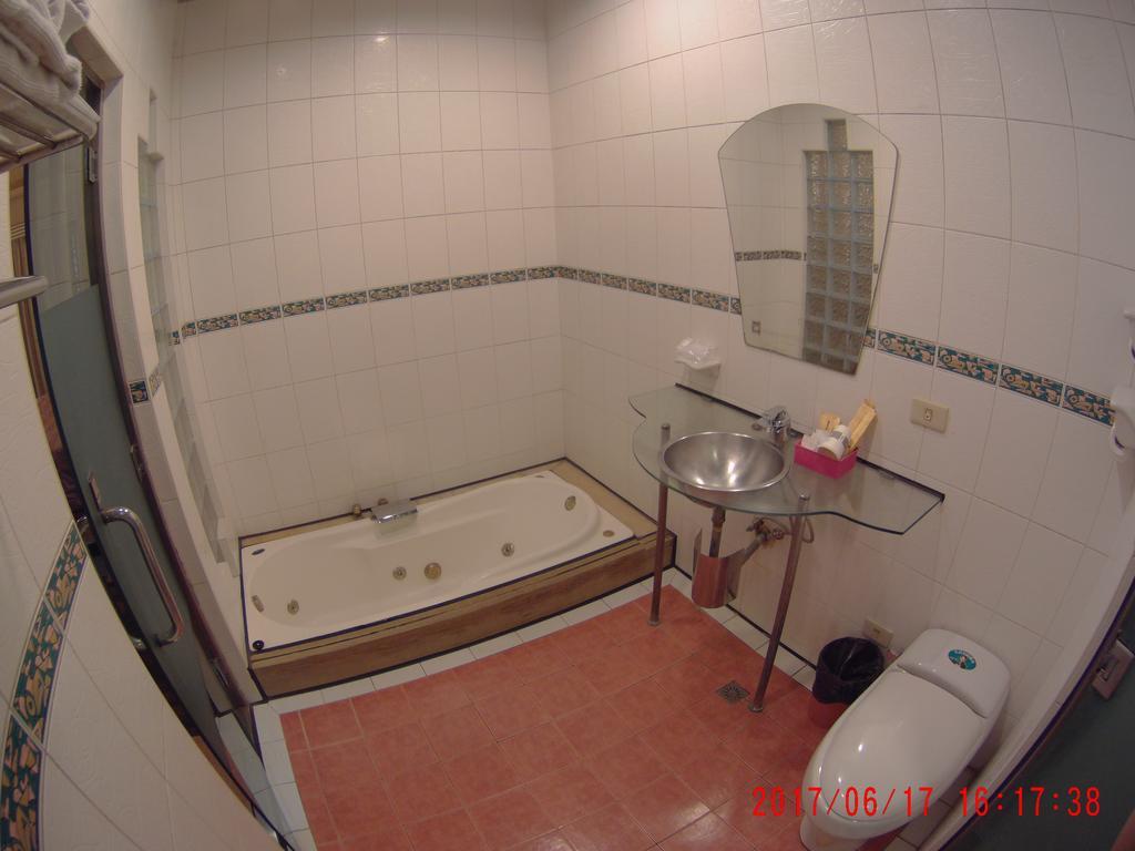 Changsing Business Motel Тайнань Экстерьер фото